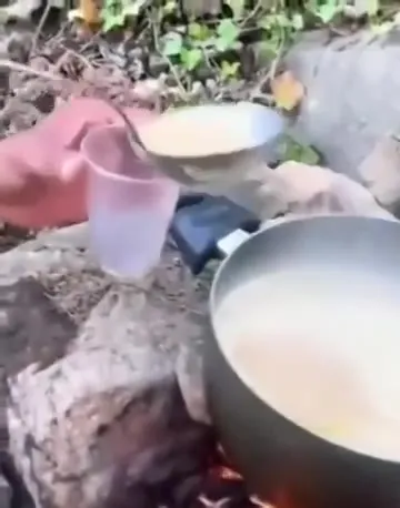 Блин улетает мимо кружки