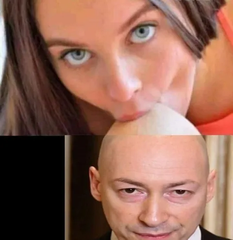 Девушка и хитрый взгляд