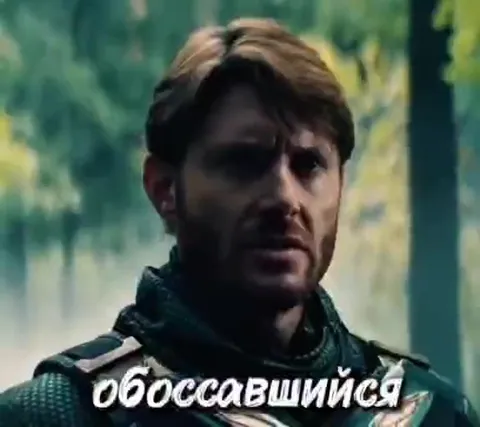Солдат-мальчик на фоне флага России