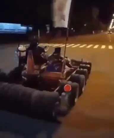 Самодельный картинг на ночной дороге