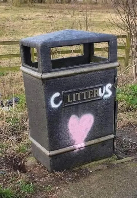 C LITTERS Heart Graffiti