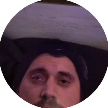 Уставший взгляд под музыку
