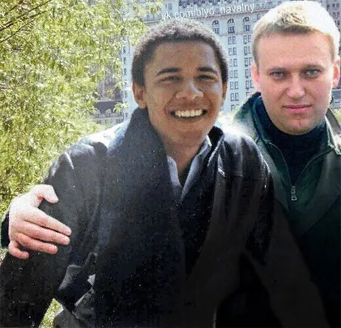 Улыбка рядом с Навальным