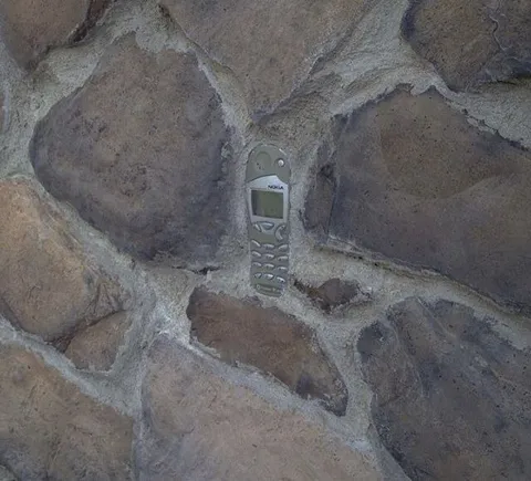Неразрушимая Nokia в камне