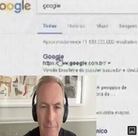 Homem pesquisando no Google