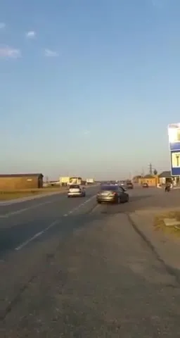 Самолёт сел прямо на дорогу