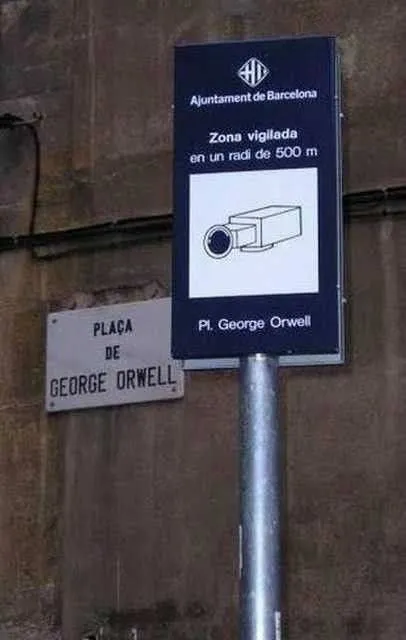 Vigilància a la plaça Orwell