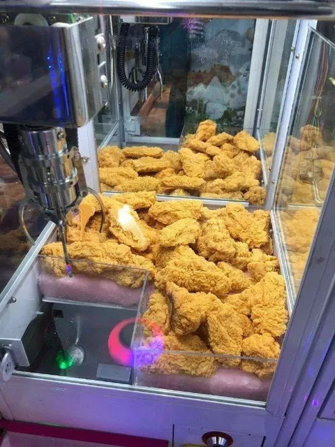 Автомат с жареной курицей
