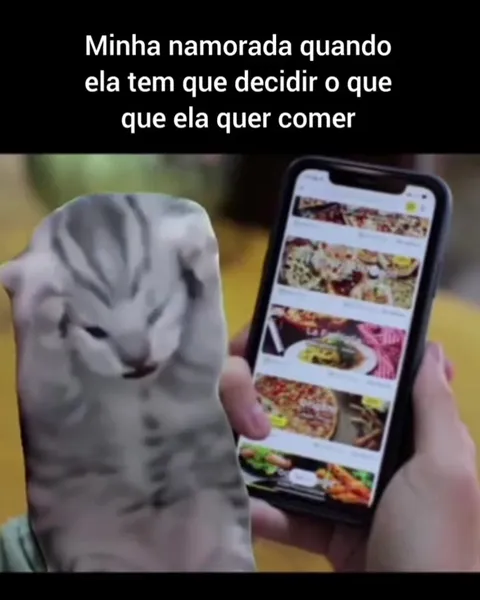 Minha namorada escolhendo o jantar