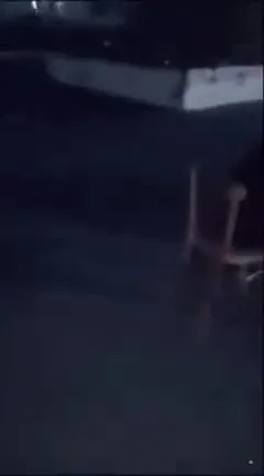 Человек исчезает у стула
