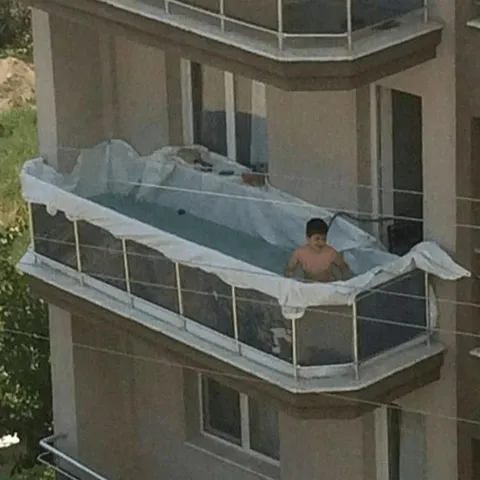Бассейн на балконе