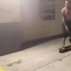 Неудачный заезд на скейтборде