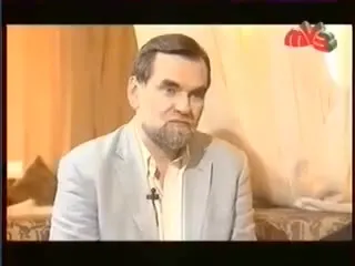 Серьёзное интервью под странную музыку