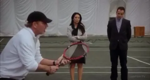 Шерлок играет в теннис
