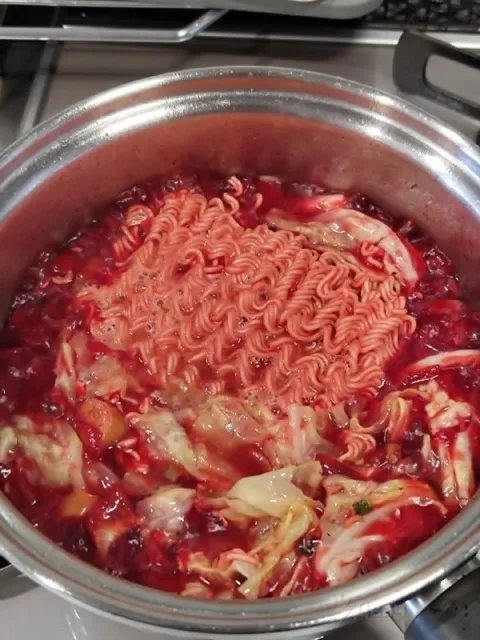Лапша в красном супе