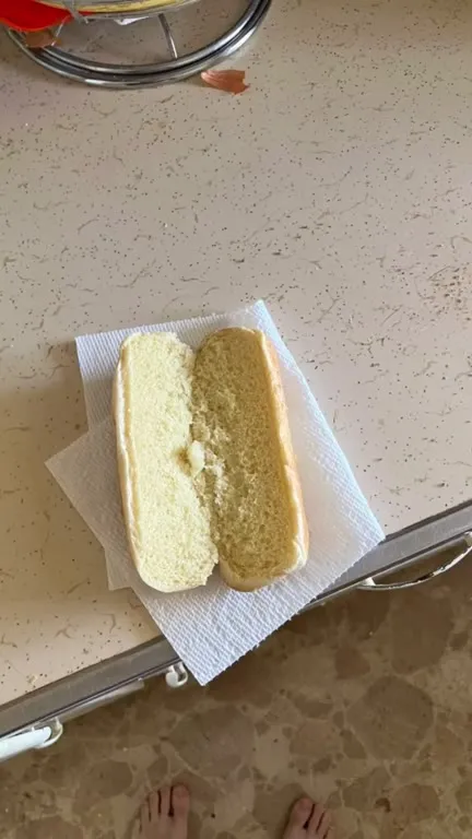 Банановый сэндвич на ходу