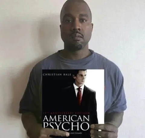 Канье держит American Psycho