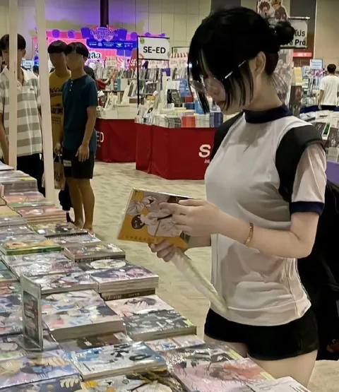 Browsing Manga at the Book Fair