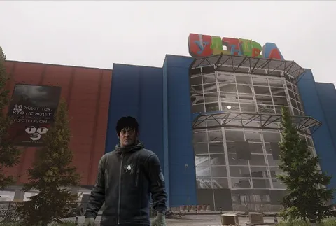 Сталкер у торгового центра