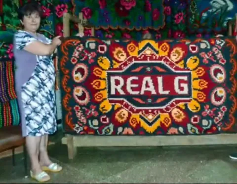 Ковёр с надписью REALG
