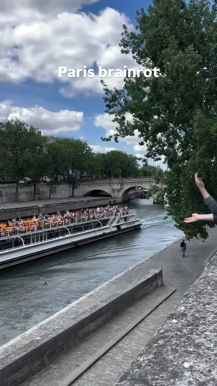 Paris Brainrot Boat Wave