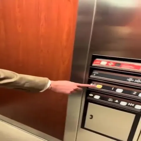 Монстры в лифте