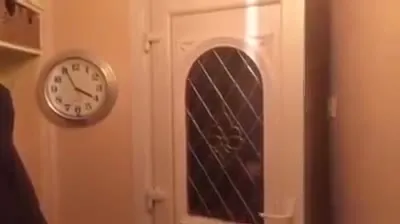 Пьяный пытается узнать время