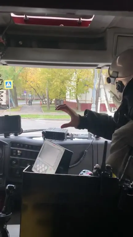 Сердечко в кабине спецмашины