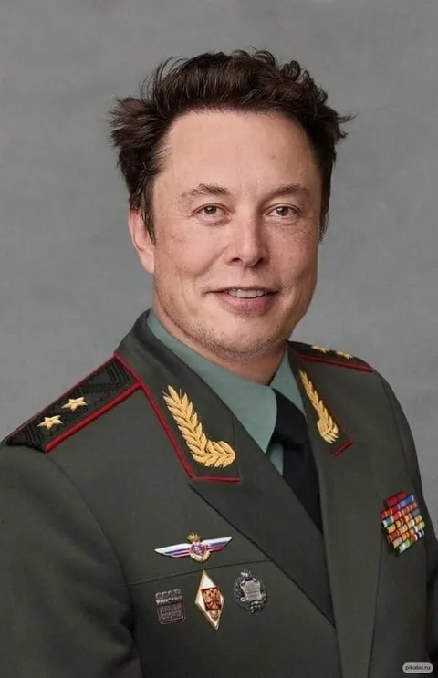 Илон Маск в военной форме