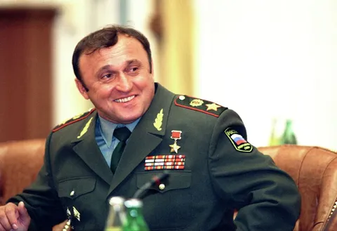 Уверенный генерал за столом