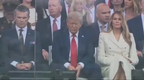 Трамп грустит на параде