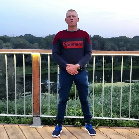 Парень в свитере Spumere
