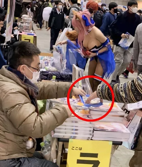 会場で本を買う瞬間