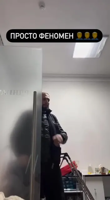 Просто феномен с плакатом