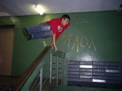 Паркур в подъезде