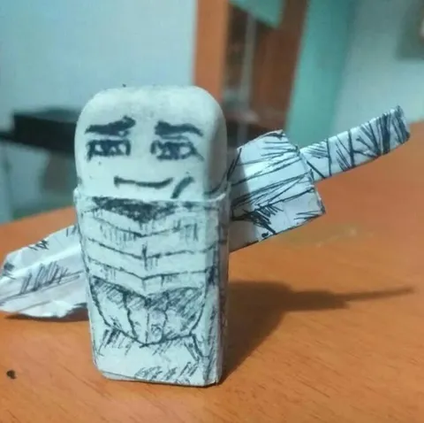 Самолёт из рулона бумаги