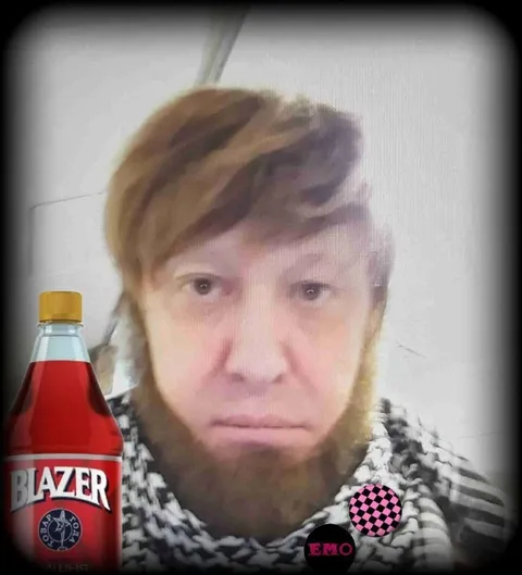 Эмо с бутылкой Blazer