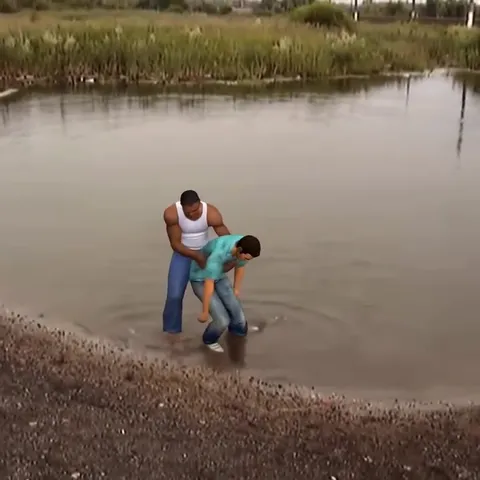 Спасение утопающего из воды