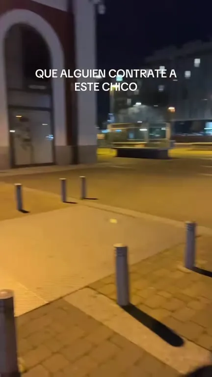 Que alguien contrate a este chico
