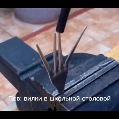 Вилки в школьной столовой