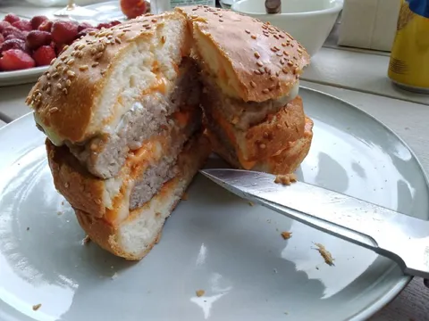Бургер размером с башню