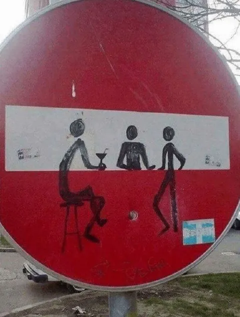 Бар на знаке Стоп
