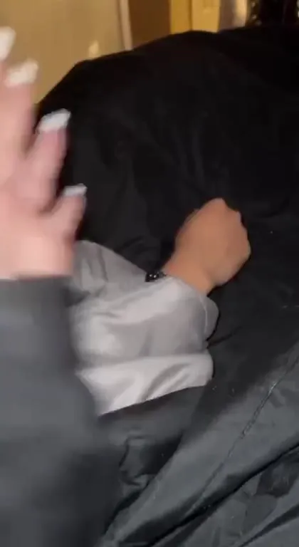 Кто-то прячется под одеялом