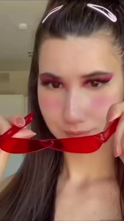 Собака в стильных очках