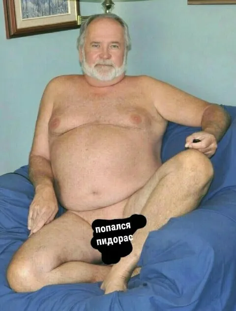 Попался пидорас на кровати