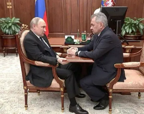 Путин и Шойгу за столом