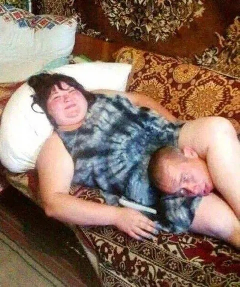 Треугольник на диване