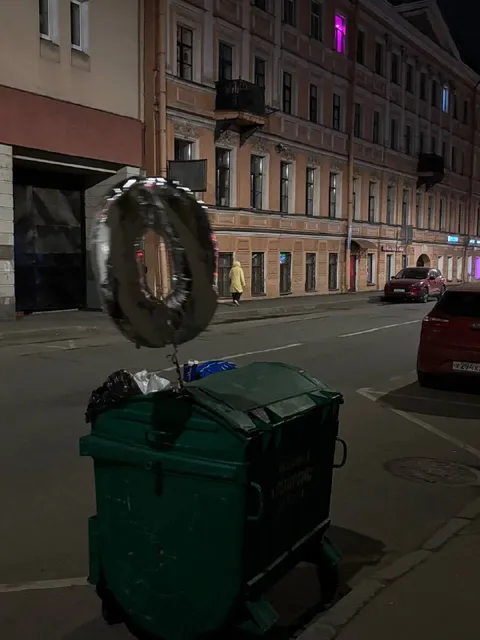 Плавающий мусорный бак