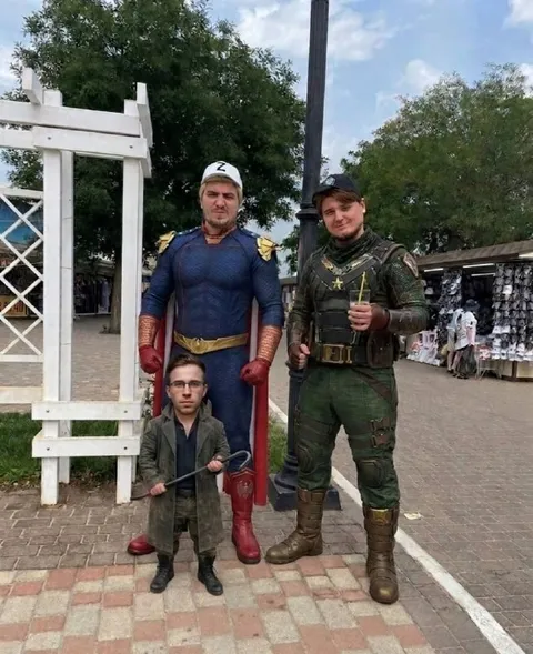 Косплей супергероев на улице