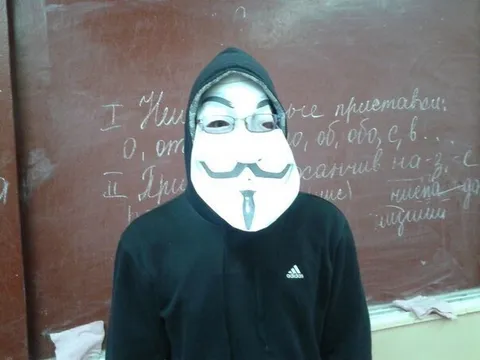 Анонимус у школьной доски